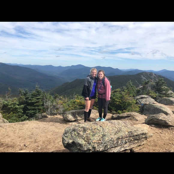 Meet your Posher, Jill! ๐๐๐ - Picture 3 of 3